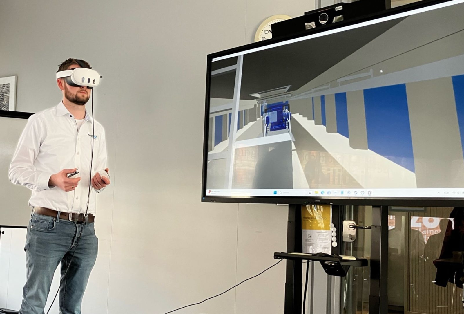 Mechanical Engineer during a VR session reviewing the digital design.