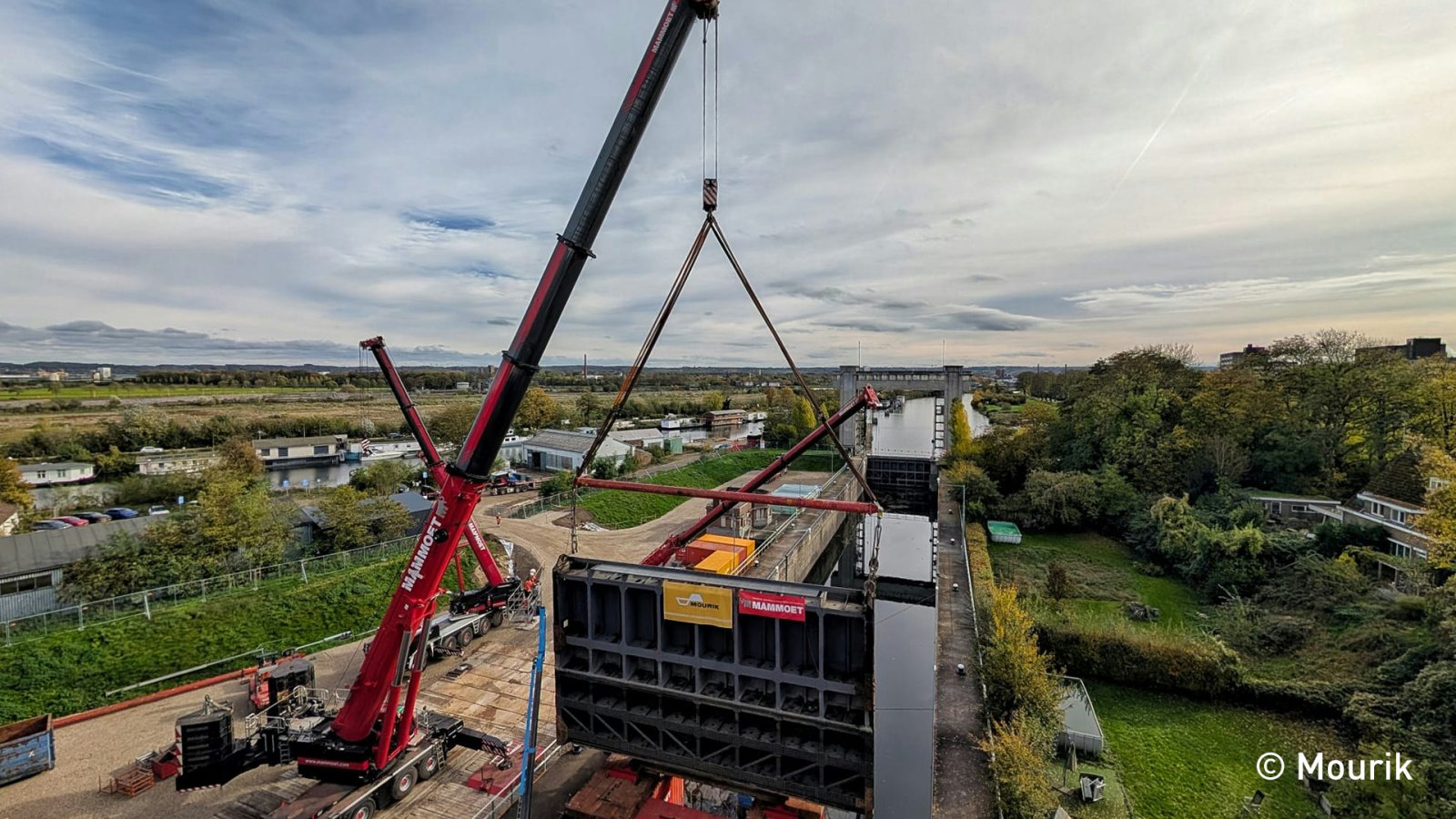 MechDes provided, among other things, second-line verification of calculations and the design of lifting points for removing the lock gate.