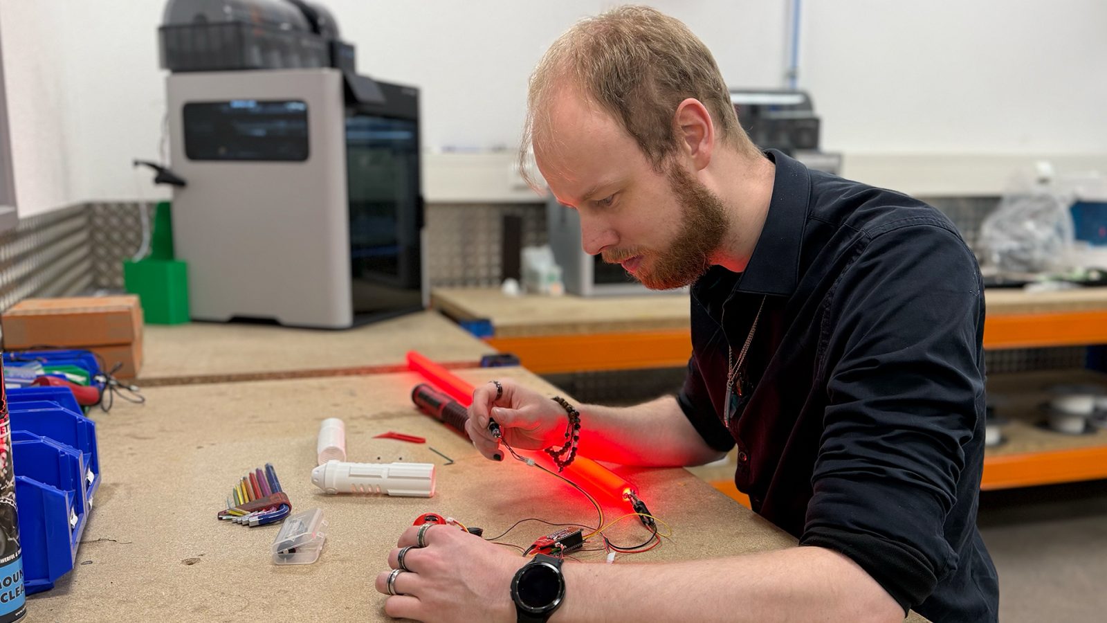 The arrival of 3D printers such as the Bambulab H2D has accelerated Pascal’s iteration process. He can design something, print it, and immediately check whether everything fits and works as he envisioned.