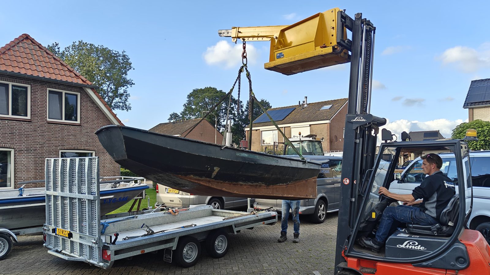The dinghy is regularly lifted from the workshop onto a trailer and transported to the lake for a new test run.