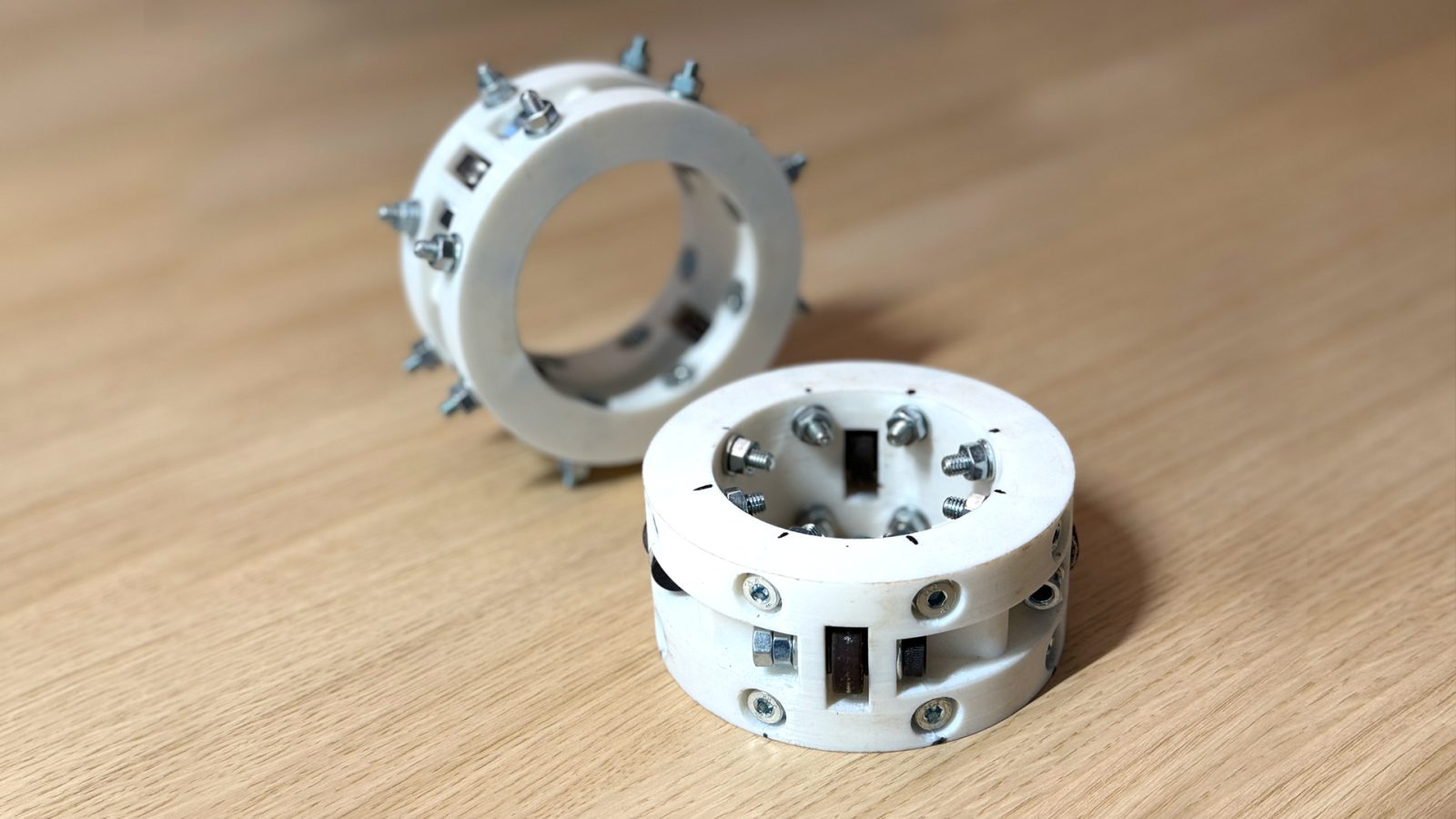 3D-printed part for the crankshaft with integrated bearings.