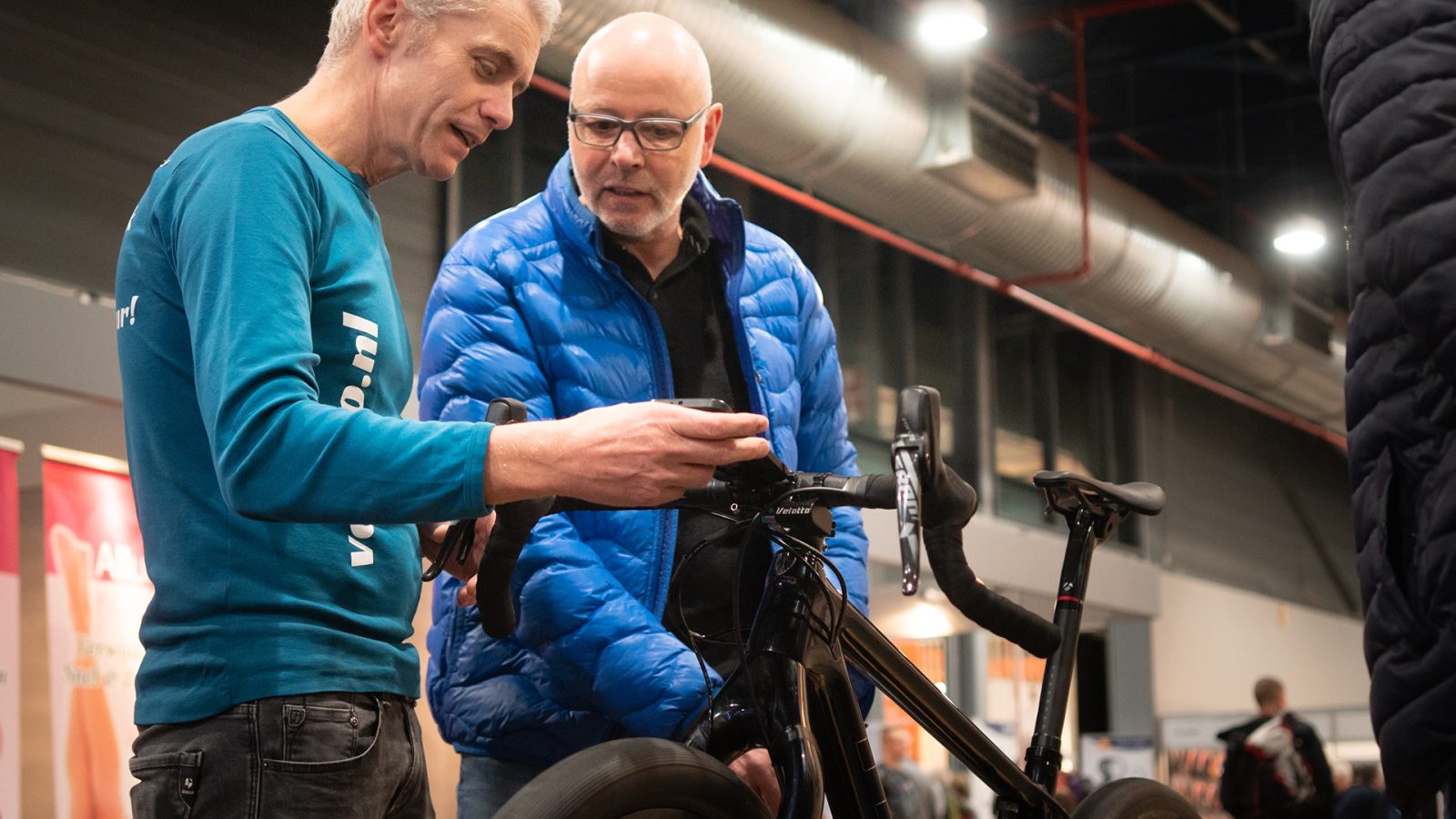 Kees Jan op de wielerbeurs: veel interesse naar het systeem en waardevolle gesprekken.